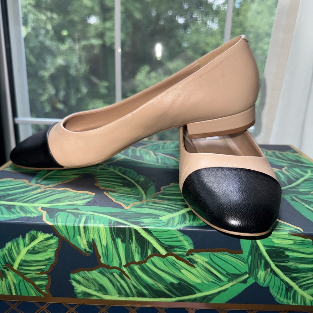 Steve Madden Beige and Black Flats